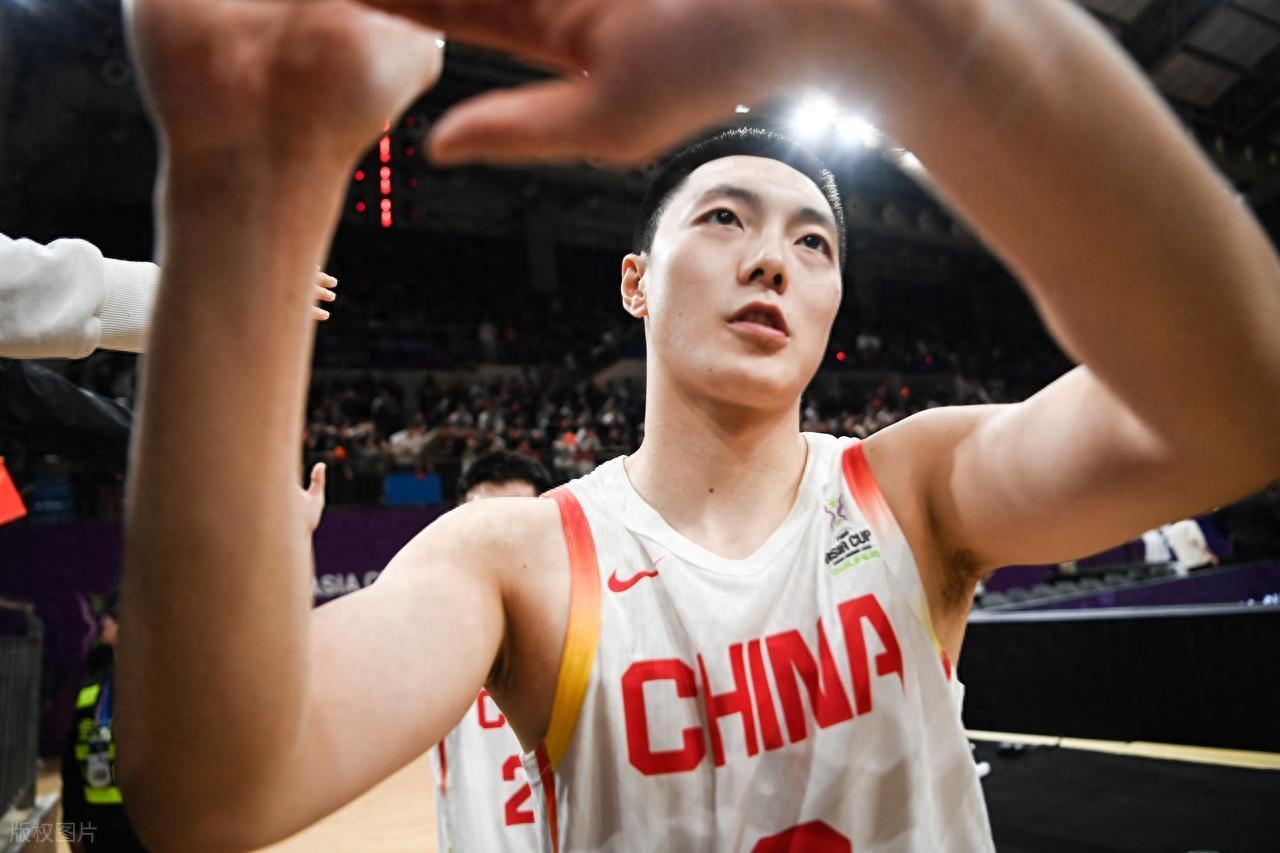 中国官网-广东3消息：医生晒胡明轩合照，徐杰解锁新身份，崔永熙复出在即