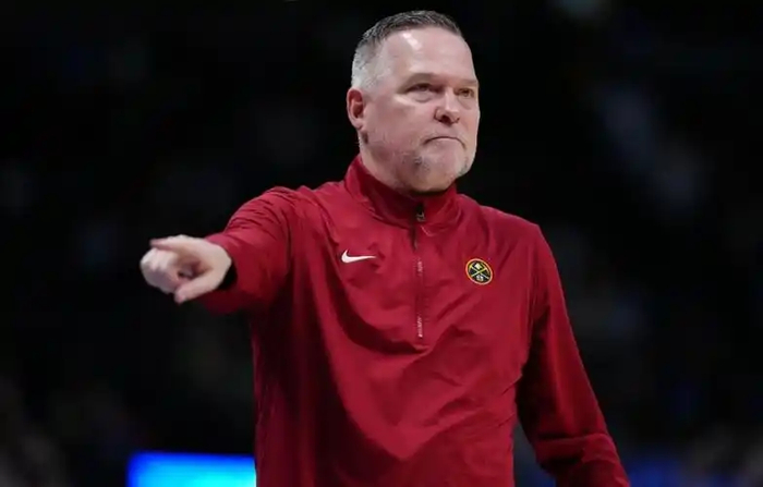 开元体育-放弃NBA，执教北卡罗来纳大学，迈克马龙年薪有多少？培养约基奇|掘金|NCAA|萨克拉门托国王队|尼古拉-约基奇|克利夫兰骑士队_新浪体育_新浪新闻